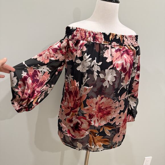 WHITE HOUSE BLACK MARKET Floral Blouse Size Small Silk Blend Romantic NWT - Picture 2 of 10